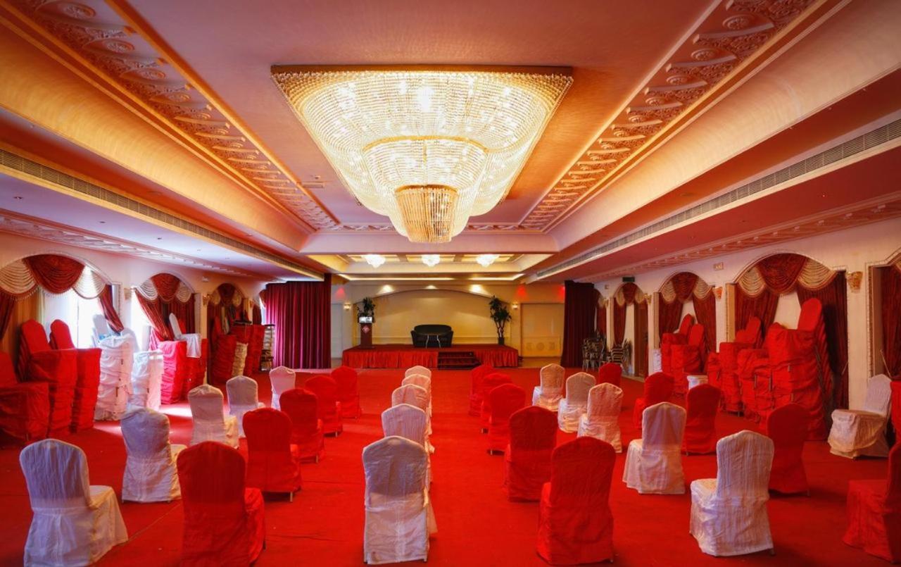 Johny International Hotel Mascate Esterno foto