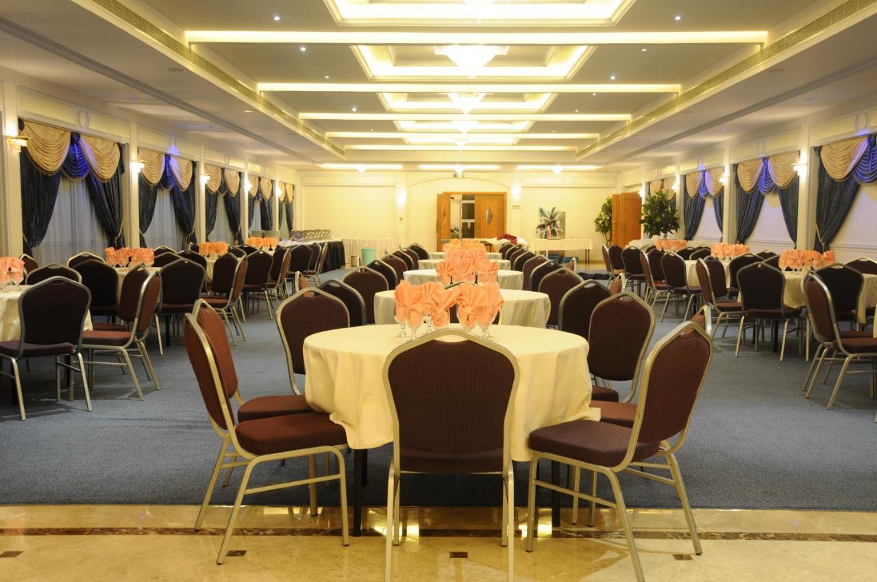 Johny International Hotel Mascate Esterno foto